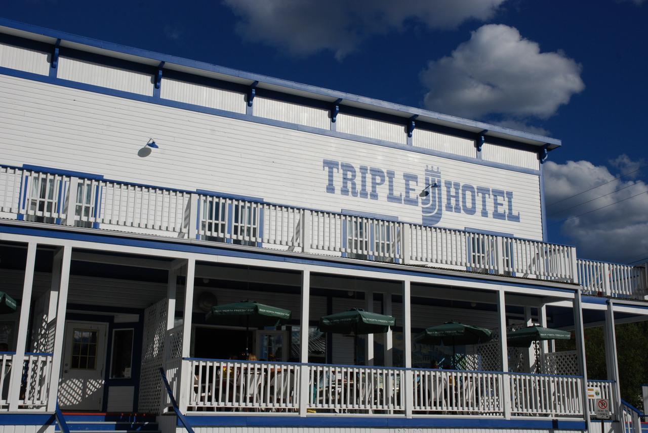 Triple J Hotel 道森市 外观 照片